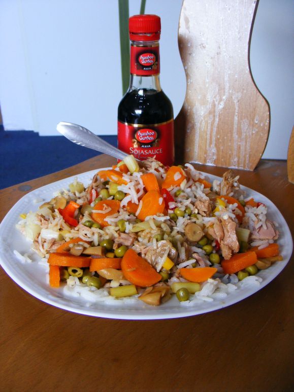 Vegetable-rice with some tuna